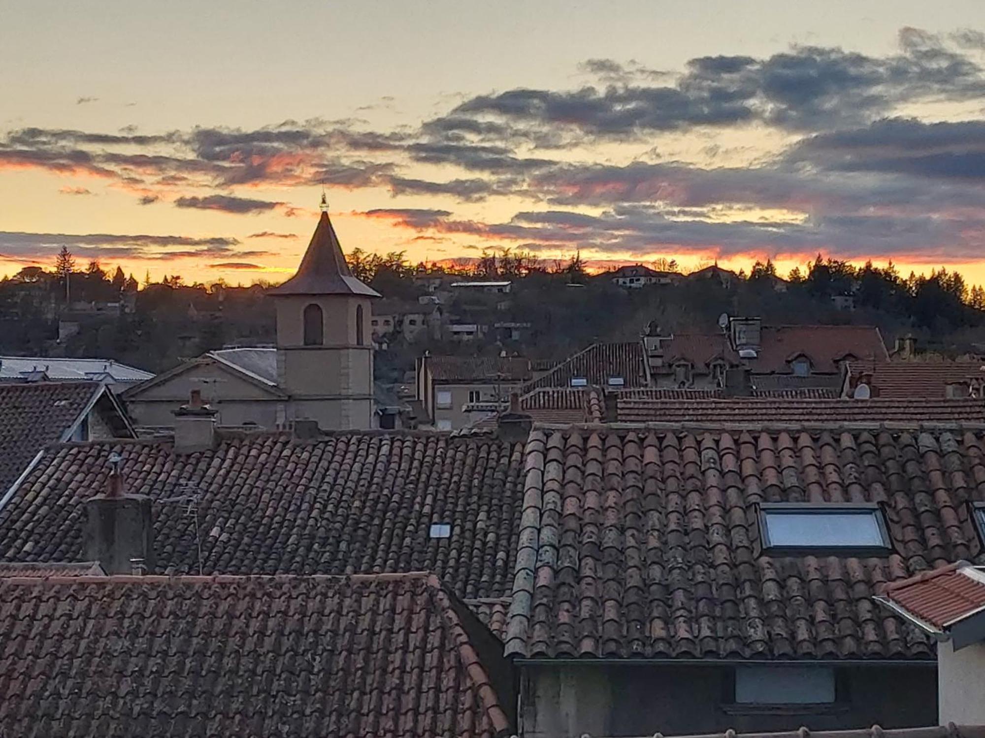 Le Saint-Georges Διαμέρισμα Villefranche-de-Rouergue Εξωτερικό φωτογραφία